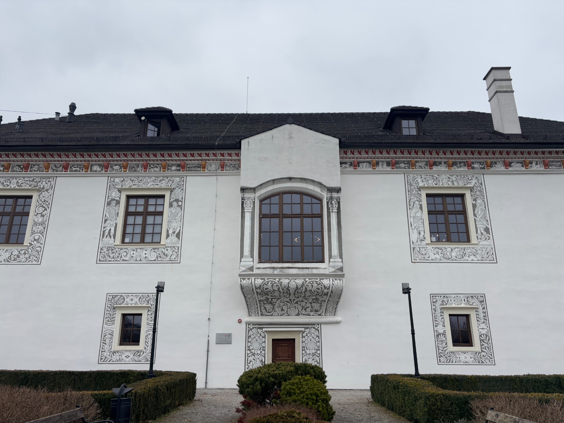 Zadná strana Sobášneho paláca