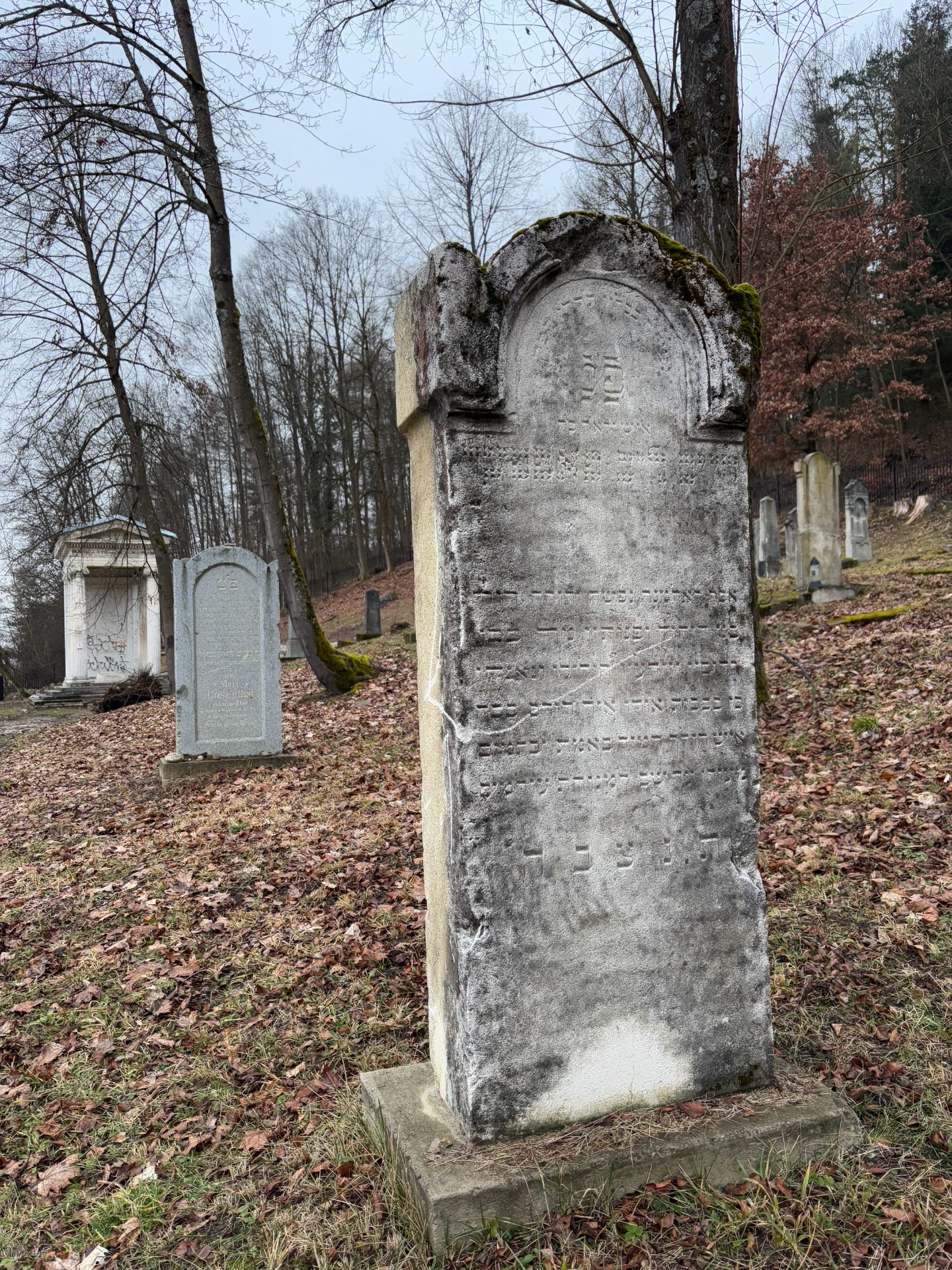 Náhrobné kamene v hebrejčine