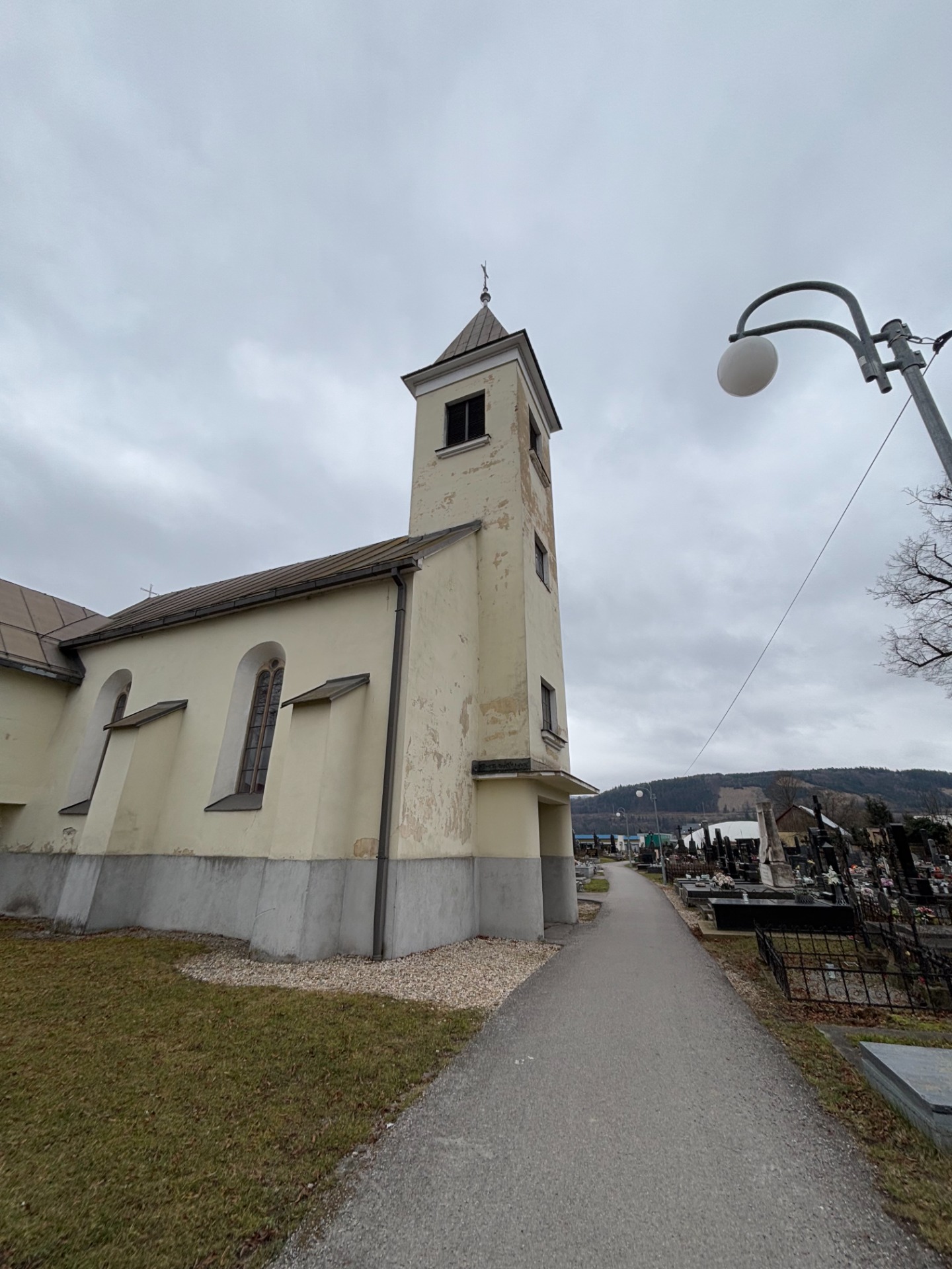 Kostol sv. Barbory na cintoríne